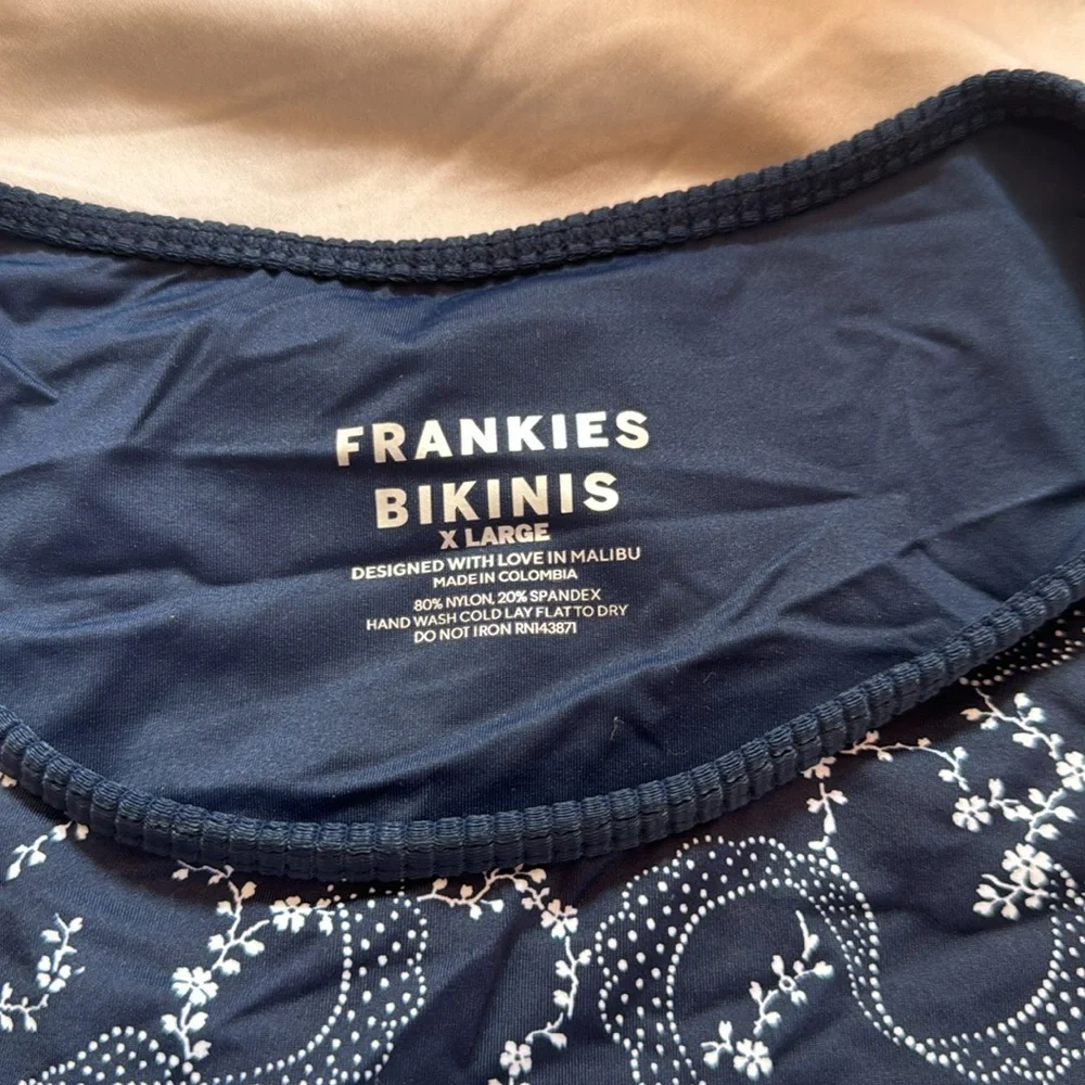 NWOT FRANKIES BIKINIS SWIM TOP